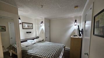 3 habitaciones, tabla de planchar con plancha, wifi y ropa de cama