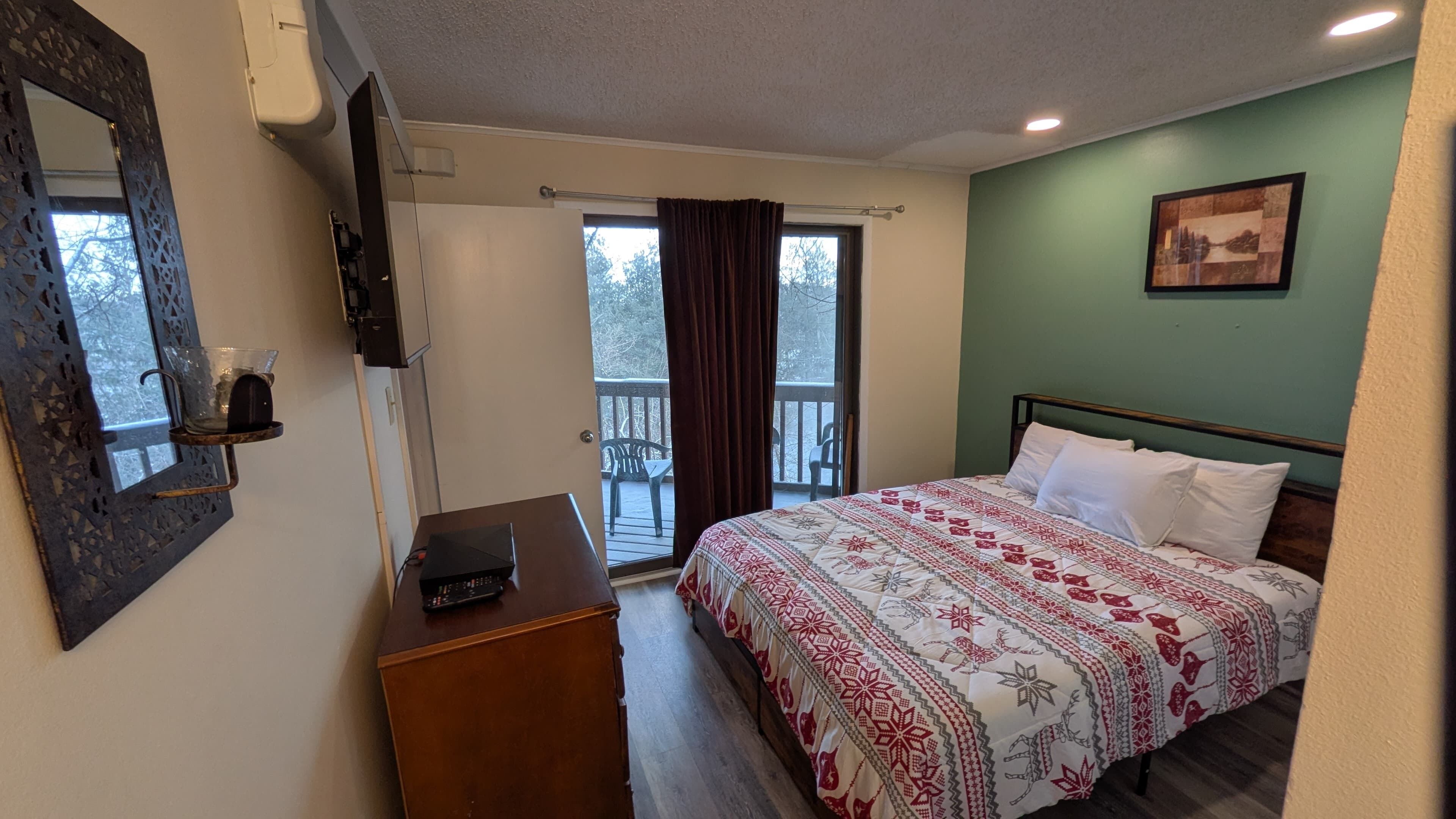 3 habitaciones, tabla de planchar con plancha, wifi y ropa de cama 