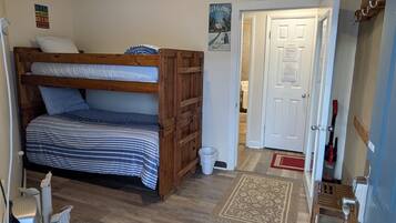 3 bedrooms, iron/ironing board, WiFi, bed sheets