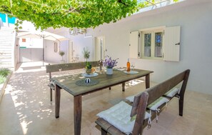 Outdoor dining - Cozy apartment in Nin with WiFi (Nin)
