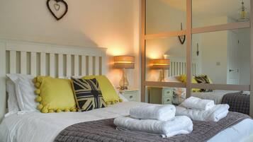 4 bedrooms, free WiFi, bed sheets