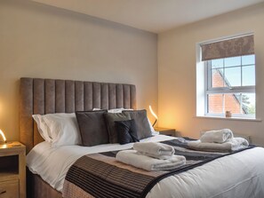 4 bedrooms, free WiFi, bed sheets - Song Bird Holiday Home (Whitby)