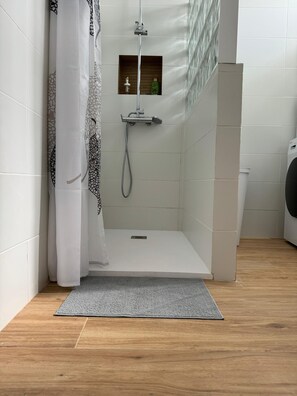 Shower, hair dryer, towels, soap - La Casita. El Poris de Abona (Porís de Abona)
