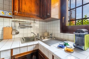 Réfrigérateur, micro-ondes, plaque de cuisson, lave-vaisselle