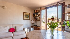 Interior - iFlat | Campo de' Fiori Panoramic Penthouse (Roma)