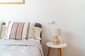 1 chambre, fer et planche à repasser, accès au Wi-Fi (inclus)