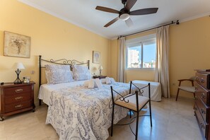 Iron/ironing board, free WiFi, bed sheets - MalagaSuite Costa Sol Oasis 3 (Torremolinos)