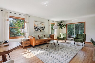 Fenced, Mid-Century Modern Gem Near Mall of America & Zoo