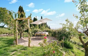 Outdoor dining - 2 bedroom nice home in Stribugliano (Stribugliano)