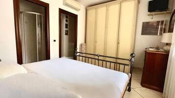 3 habitaciones y ropa de cama