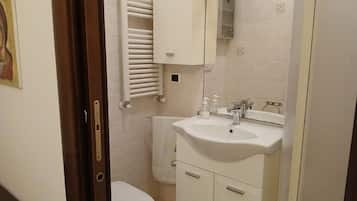 Dusche, Bidet, Handtücher