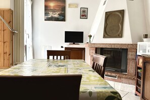 Dining - P037- Porto Recanati, comfortable three-room apartment with air conditioning (Porto Recanati)