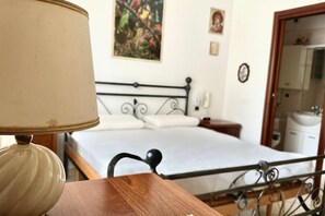 3 bedrooms, bed sheets - P037- Porto Recanati, comfortable three-room apartment with air conditioning (Porto Recanati)