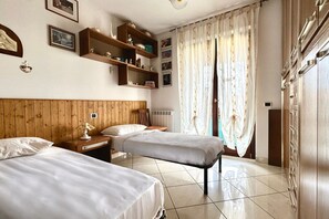 2 bedrooms, bed sheets