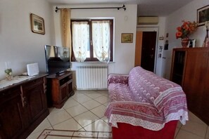 TV - P037- Porto Recanati, comfortable three-room apartment with air conditioning (Porto Recanati)