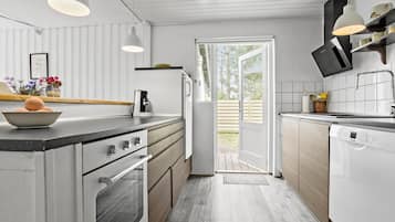 Køleskab, mikrobølgeovn, kogeplade, opvaskemaskine