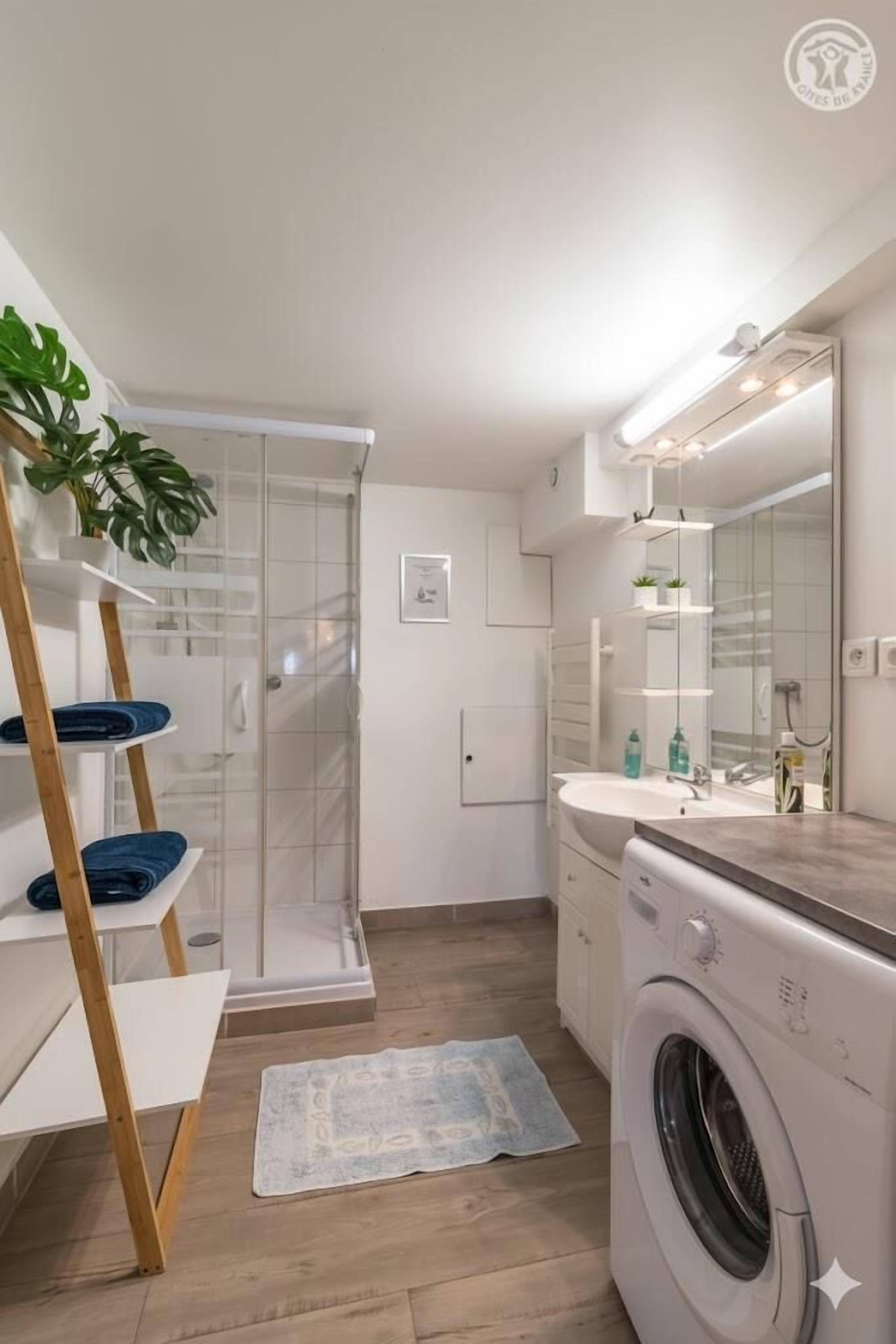 Douche, sèche-cheveux