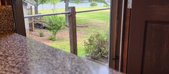 Hartwell Lake Vacation Retreat