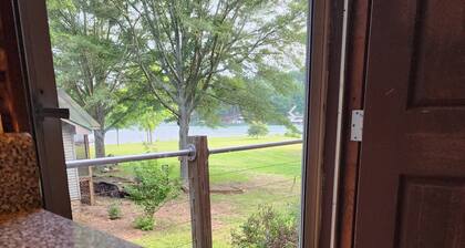 Hartwell Lake Vacation Retreat