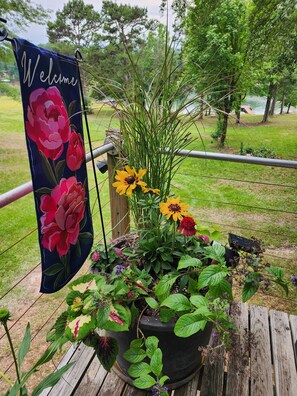 Exterior detail - Hartwell Lake Vacation Retreat (Townville)