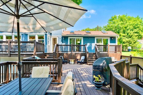 Spacious Home! Game Room, Swing Set, Deck, Yard, Outdoor Fun + Sleeps 16