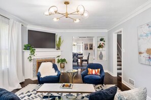 Smart-TV, Videospiele, Bücher, Arbeitsbereiche