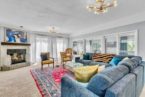 Smart-TV, Videospiele, Bücher, Arbeitsbereiche