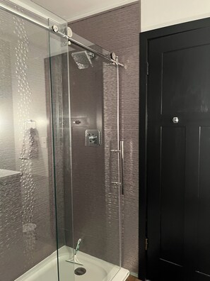 Shower, hair dryer, towels, soap - Modern Alderbrook pet-friendly retreat.   (Union)