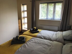 4 bedrooms, iron/ironing board, WiFi, bed sheets