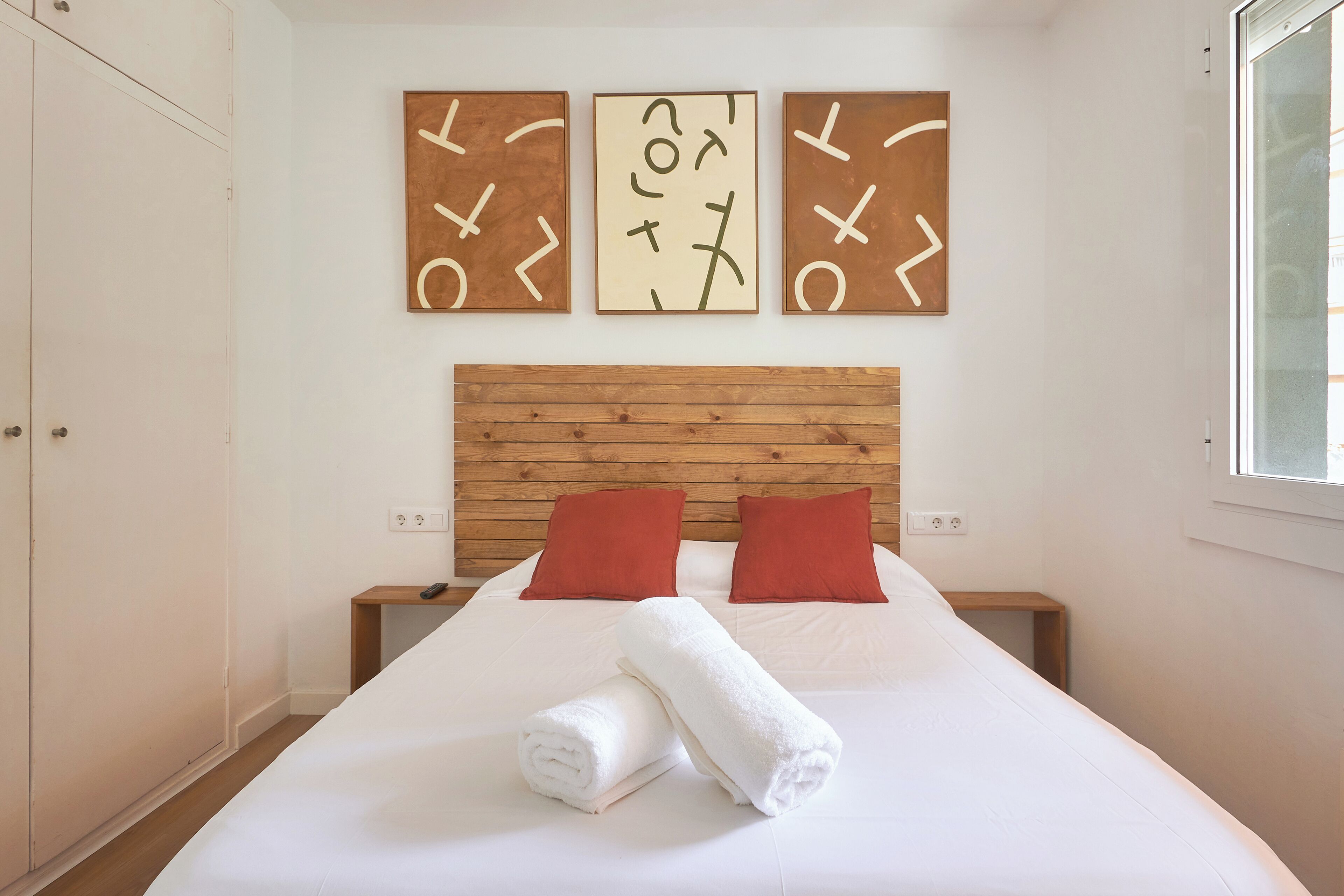 3 slaapkamers, een strijkplank/strijkijzer, gratis wifi, beddengoed