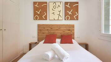 3 slaapkamers, een strijkplank/strijkijzer, gratis wifi, beddengoed