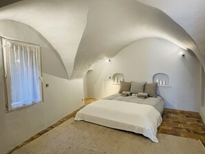 3 chambres, fer et planche à repasser, Wi-Fi, draps fournis