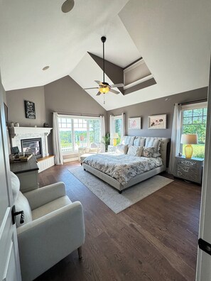 Smart TV, table tennis, printers - Unrivaled Track Season Rental in Saratoga Springs, NY! Only 5mi to the RaceTrack (Greenfield Center)