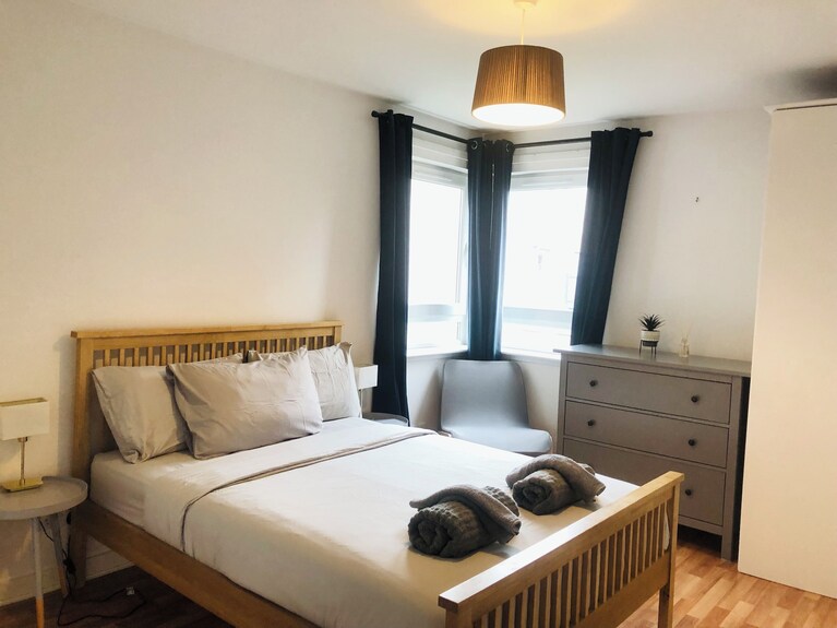 Central Spacious Flat With Free Parking& Superfast Wi-fi - Edinburgh