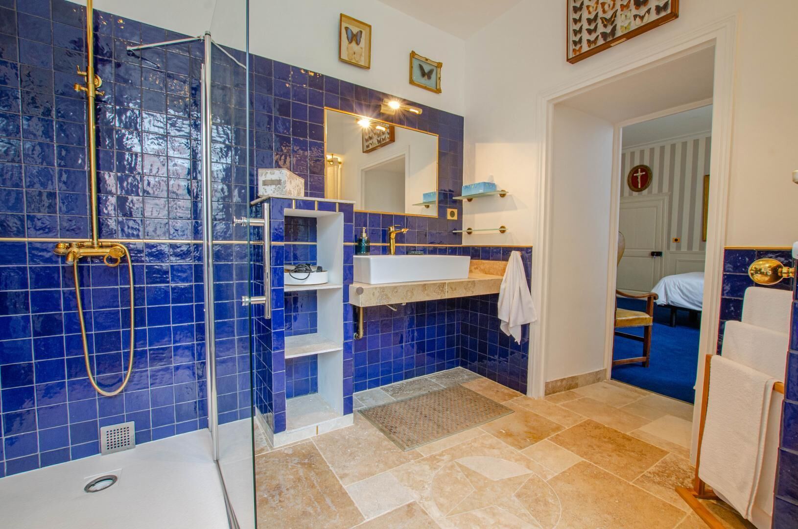 Douche, serviettes fournies