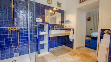 Douche, serviettes fournies