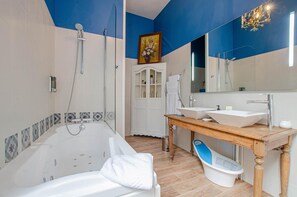 Douche, serviettes fournies
