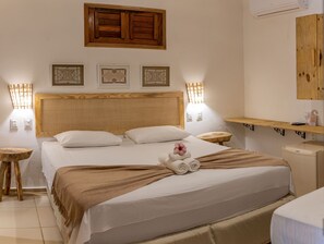 Triple Room | In-room safe, iron/ironing board, free WiFi, bed sheets