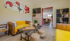 Fernseher, Kamin, Tischtennisplatte