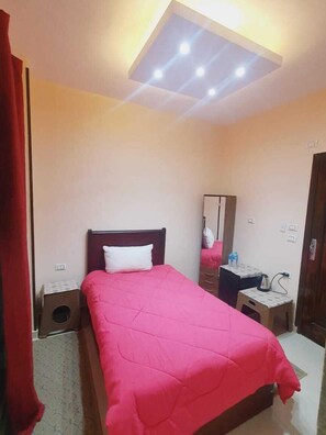Economy Room | Soundproofing, iron/ironing board, free WiFi, bed sheets - Andy guest house  (Giza)