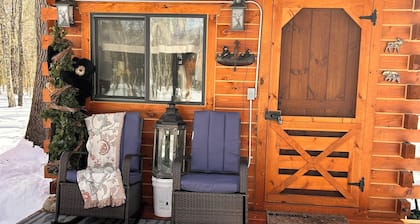 Come and enjoy cabin in wodzzz with hot tub year round.