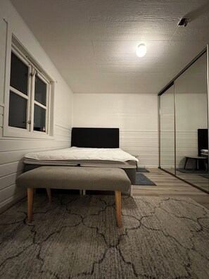 5 habitaciones, tabla de planchar con plancha, wifi y ropa de cama 