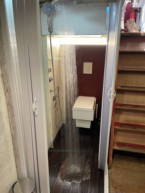 Hair dryer, towels, soap, toilet paper - Paris au fil de l'eau - Boat rentals (Paris)