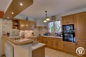 Fridge, microwave, oven, stovetop - La Gisèline - SAINT SENOUX (SAINT SENOUX)