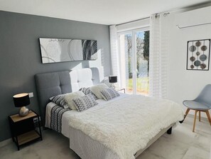 6 soverom, strykejern/-brett og internettilgang