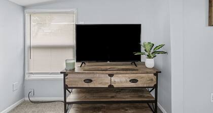 Cozy Cottage Home in Rock Island