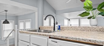 Cozy Cottage Home in Rock Island