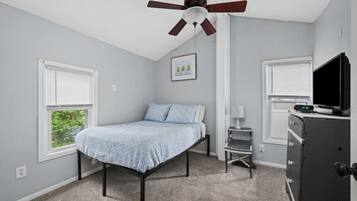 1 bedroom, desk, iron/ironing board, free WiFi