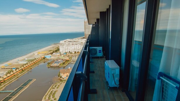 Luxury-Apartment, Balkon, Meerblick | Terrasse/Patio