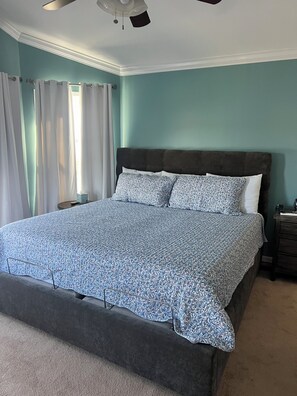 4 bedrooms, free WiFi, bed sheets - Waterway Home with Private Dock, Private Pool and Fenced in yard (Ocean Isle Beach)